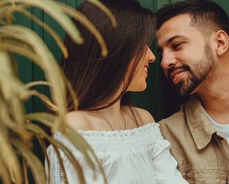 لماذا يهرب الرجل من حبيبته السابقة